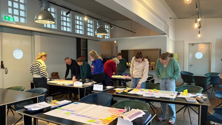 Team werkt samen aan curriculumontwikkeling